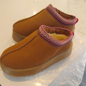 Cozy Toes Platform Ultra Cozy Slippers - BRAND NEW!